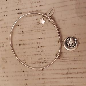 Bangle bracelet